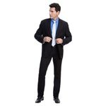 Homem vestindo malha masculina azul marinho listrada | Camisaria Colombo