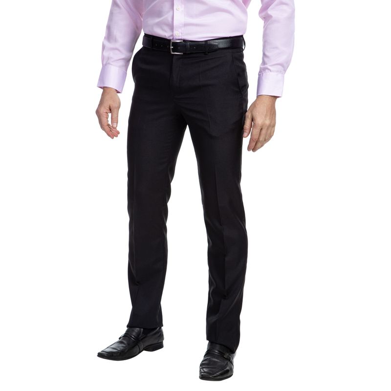 Homem vestindo calça social masculina preta e camisa lilás | Camisaria Colombo