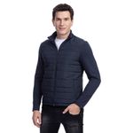 Homem vestindo jaqueta masculina corta vento azul marinho e calça preta | Camisaria Colombo